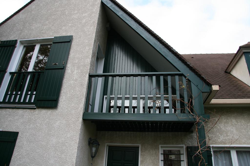 Les Hibiscus Bed & Breakfast Maisons-Laffitte Eksteriør bilde